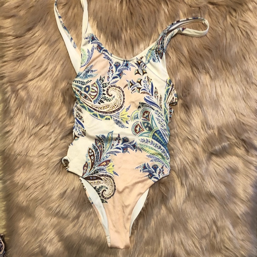 One piece cheeky swimsuit / cutout on sides